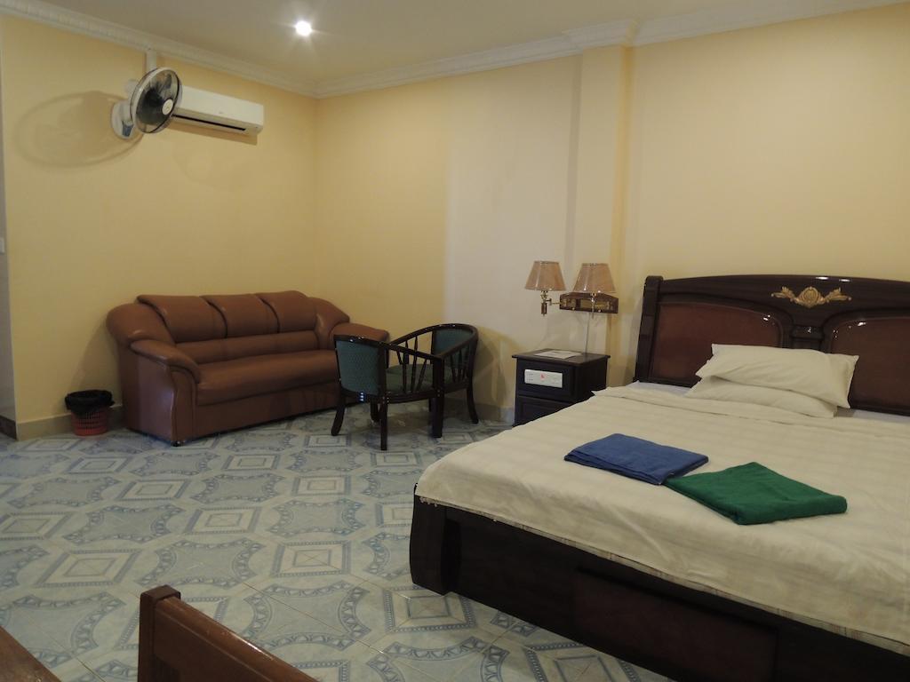 Reaksmey Battambang Hotel Zimmer foto
